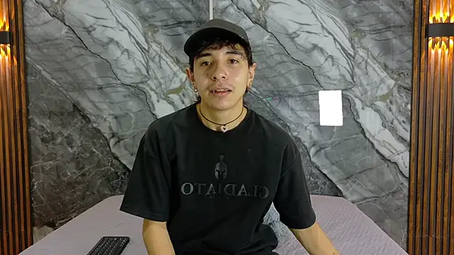 NoahWalker   online show from May 8, 11:21 am
