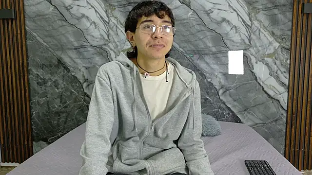NoahWalker   online show from May 11, 11:01 am