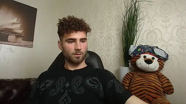 KyloEast online show from May 3, 7:11 am