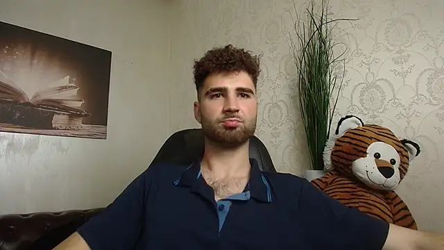 KyloEast online show from April 29, 4:39 am