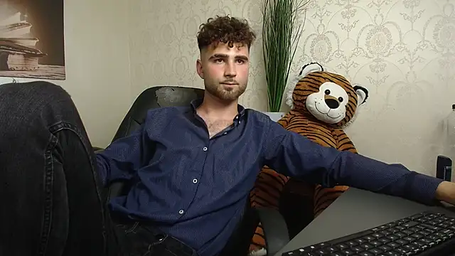 KyloEast online show from April 25, 12:41 pm