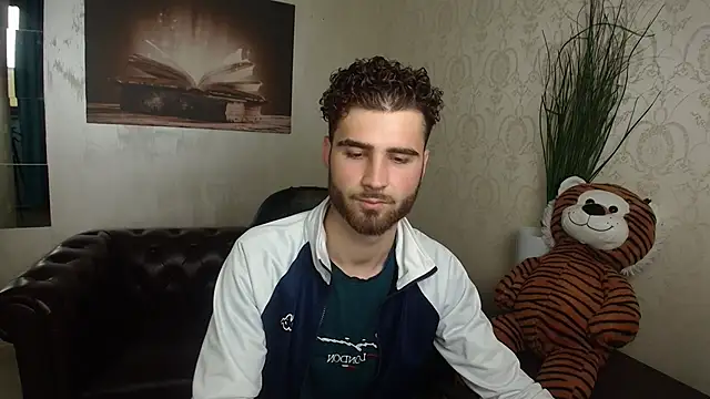 KyloEast online show from May 11, 7:10 am