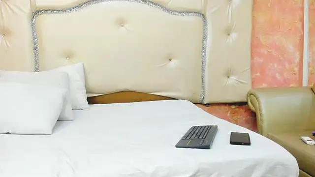 LianCarter  online show from June 19, 7:51 pm