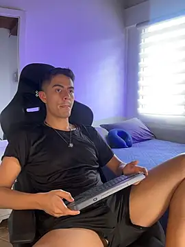 Simoonn8 online show from April 29, 7:31 pm