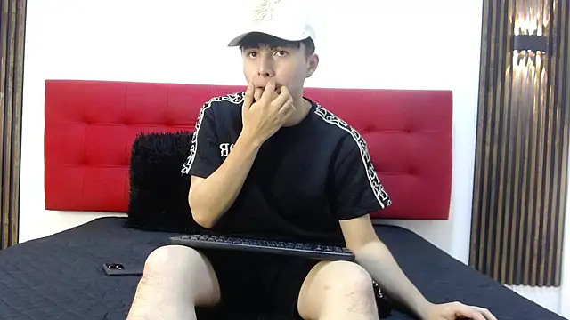 LunayDream online show from April 21, 11:16 am