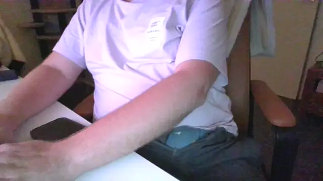 richard9718 online show from May 1, 9:39 pm