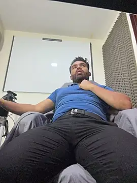LucaLaurent online show from May 4, 2:13 am