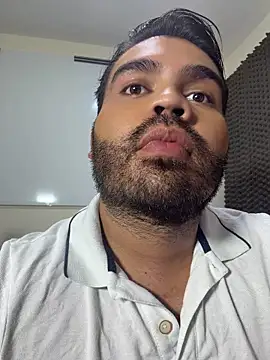 LucaLaurent online show from April 27, 1:02 am