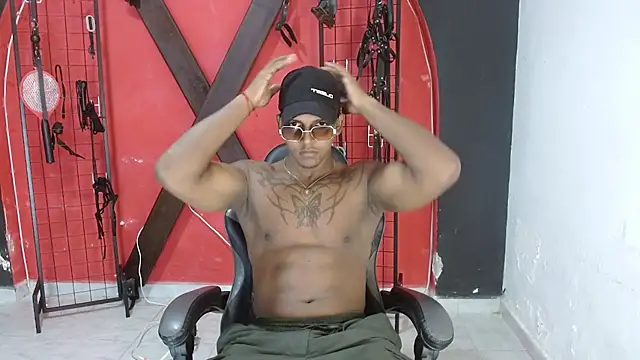zoriel bigcock online show from April 25, 6:27 pm