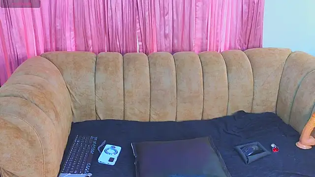 josethariaz25 online show from May 11, 2:45 pm