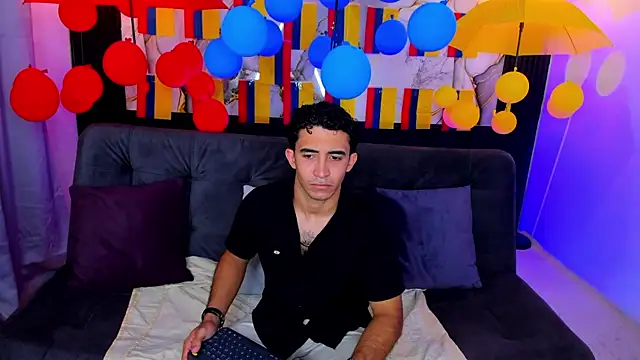 caius bigcock1 online show from June 22, 12:38 am
