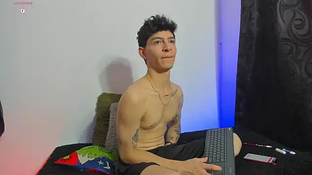  IanLark online show from May 10, 6:42 pm