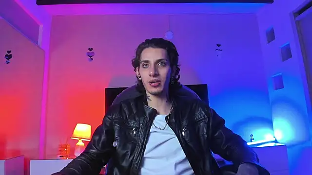 Vergil Noir  online show from May 6, 4:35 am