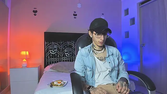Vergil Noir  online show from May 13, 5:04 am