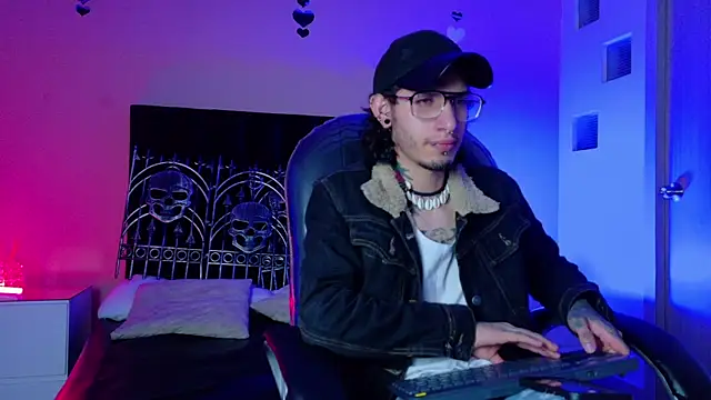 Vergil Noir  online show from June 16, 4:37 am