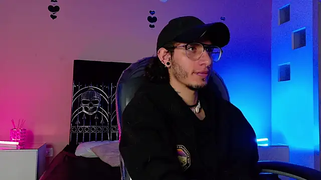 Vergil Noir  online show from June 30, 4:02 am