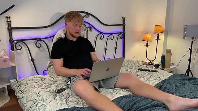 pavelrey online show from May 11, 4:04 pm