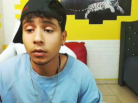 jbarto  online show from May 11, 12:23 am