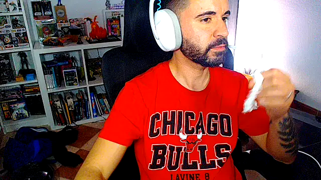 chiquitoconsecreto online show from April 27, 2:02 pm