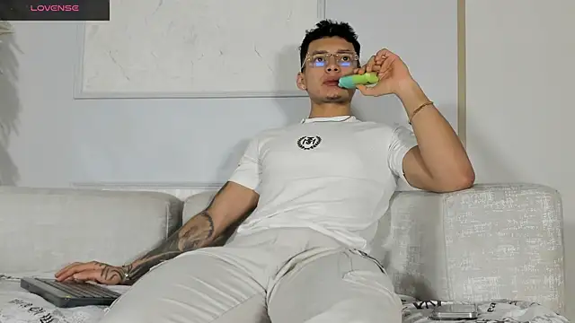 Alan Salazar online show from June 18, 5:40 pm