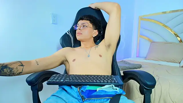Milo Storm online show from May 11, 4:04 pm