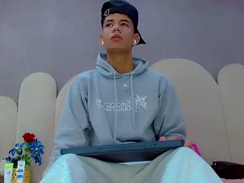 santiago twink online show from May 14, 1:42 pm