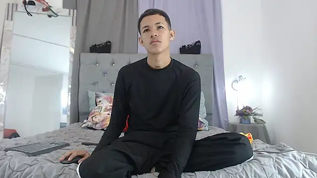 PhillipCox online show from June 24, 1:03 pm