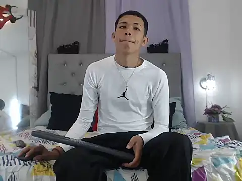 PhillipCox online show from June 29, 12:49 pm