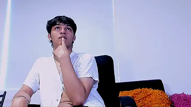 SahirCharm online show from May 26, 11:28 am