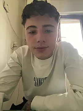 denysio89 online show from May 2, 5:43 am