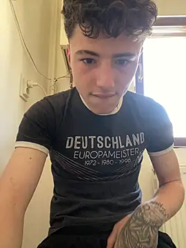 denysio89 online show from May 4, 7:54 am