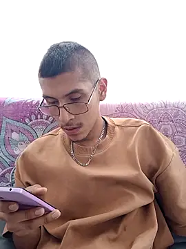 Lil black009 online show from May 6, 7:03 pm