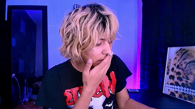 Aronn 44 online show from May 8, 12:27 pm