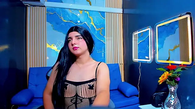 Gaby Gil  online show from May 10, 1:45 pm