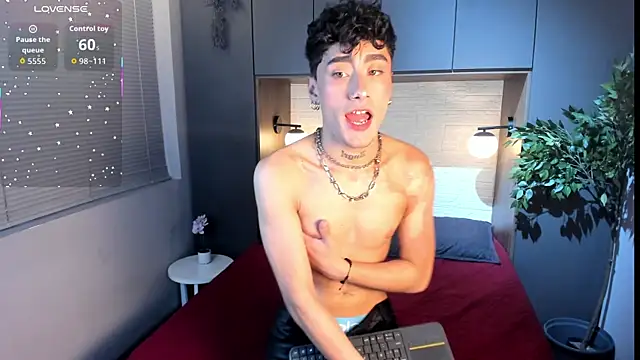 Spencerwhite  online show from May 17, 9:33 pm