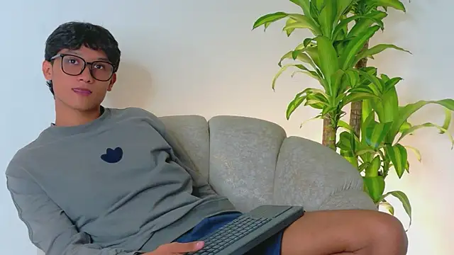 Iam erick online show from May 12, 3:04 am