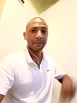 Snapshot of Camodick chatting on February 16, 7:27 pm Camodick online show from February 16, 7:27 pm