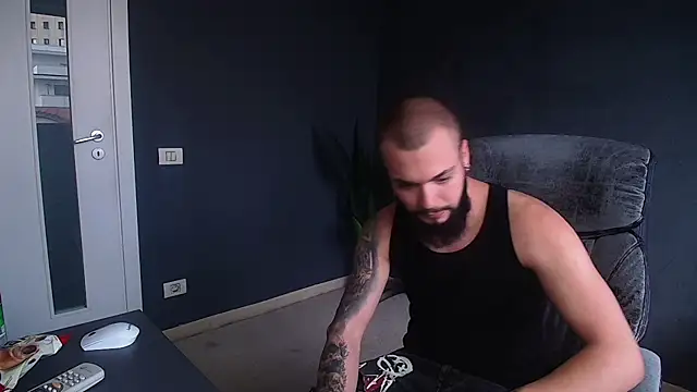 OscarWillss online show from June 22, 4:19 am