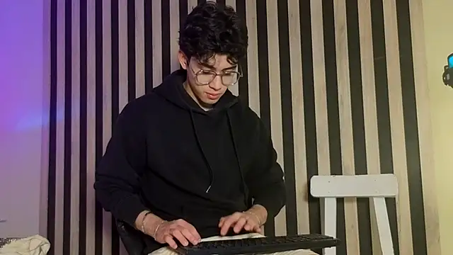 MikeVoss  online show from June 10, 7:36 pm