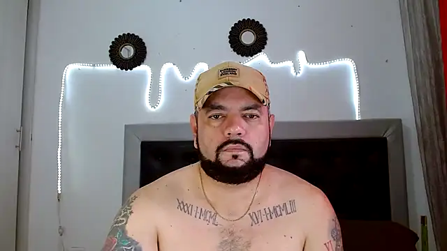 Snapshot of perverseveteranmanxxx chatting on September 25, 4:17 pm perverseveteranmanxxx online show from September 25, 4:17 pm