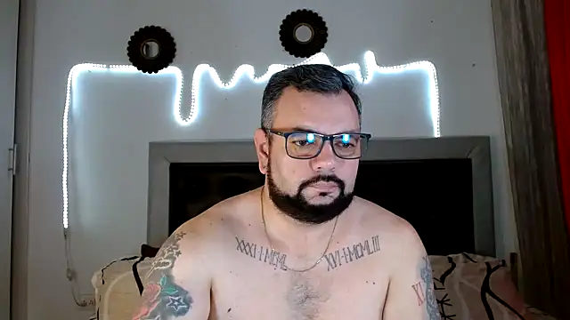 Snapshot of perverseveteranmanxxx chatting on October 2, 3:16 pm perverseveteranmanxxx online show from October 2, 3:16 pm