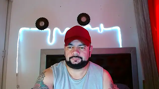 Snapshot of perverseveteranmanxxx chatting on October 1, 2:10 pm perverseveteranmanxxx online show from October 1, 2:10 pm