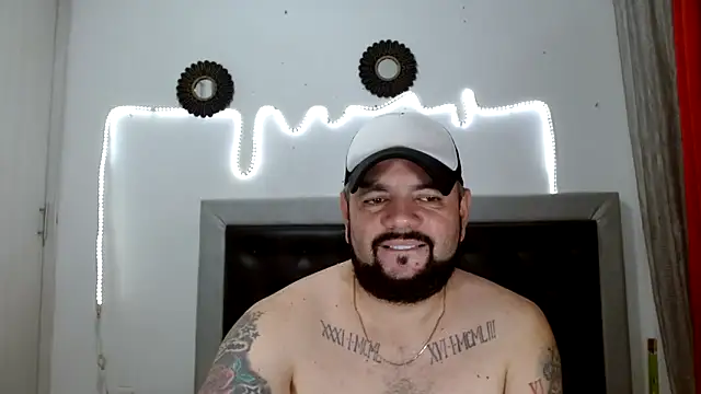 Snapshot of perverseveteranmanxxx chatting on September 24, 4:12 am perverseveteranmanxxx online show from September 24, 4:12 am