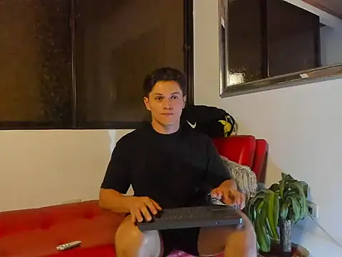 Erick Wallace online show from August 5, 12:15 am