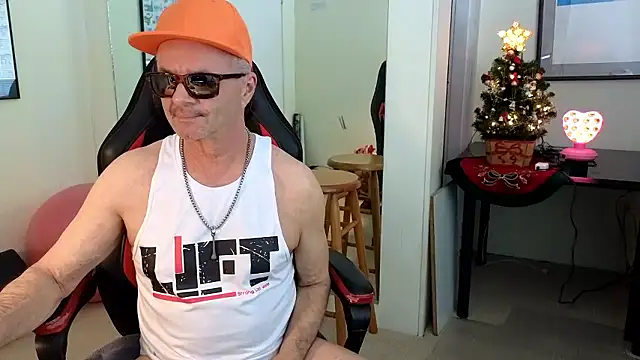 hotdadbod online show from December 8, 9:08 pm