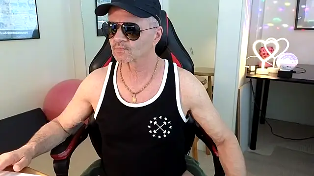hotdadbod online show from January 4, 9:41 pm