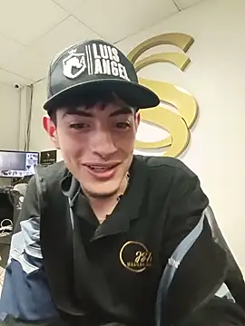 andylol330 online show from June 16, 8:38 am