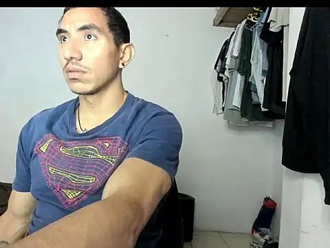 aquiles04 online show from May 29, 1:43 pm