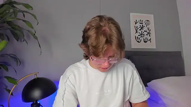 LucasMoraless online show from May 29, 2:16 pm