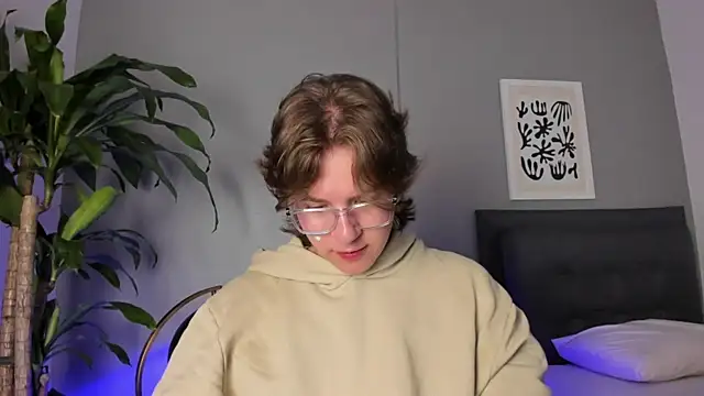 LucasMoraless online show from June 4, 3:18 pm